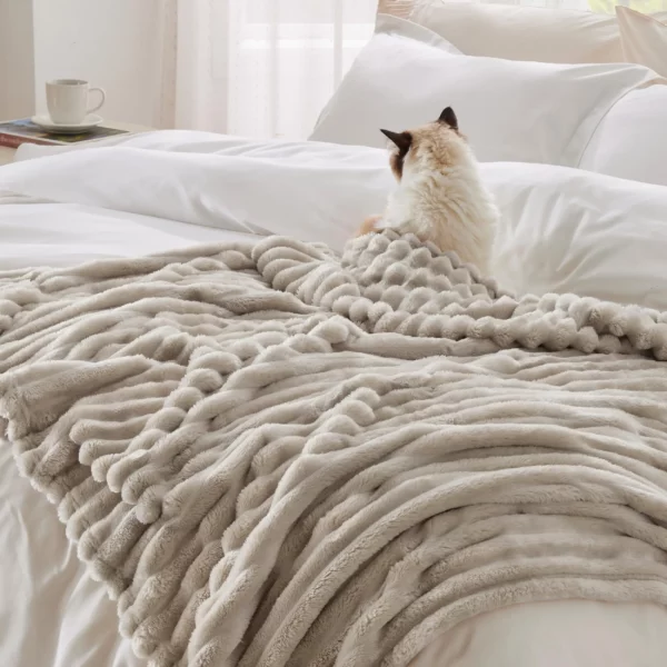 Rabbit Fluffy Blanket Sofa Blanket Casual Blanket - Image 2