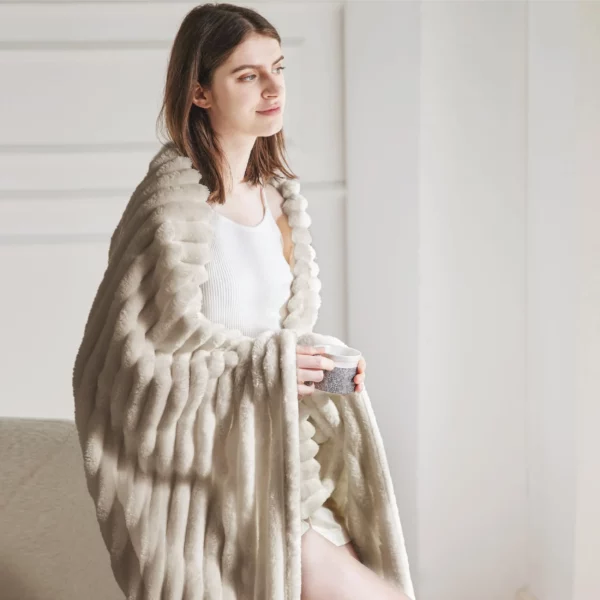 Rabbit Fluffy Blanket Sofa Blanket Casual Blanket - Image 5