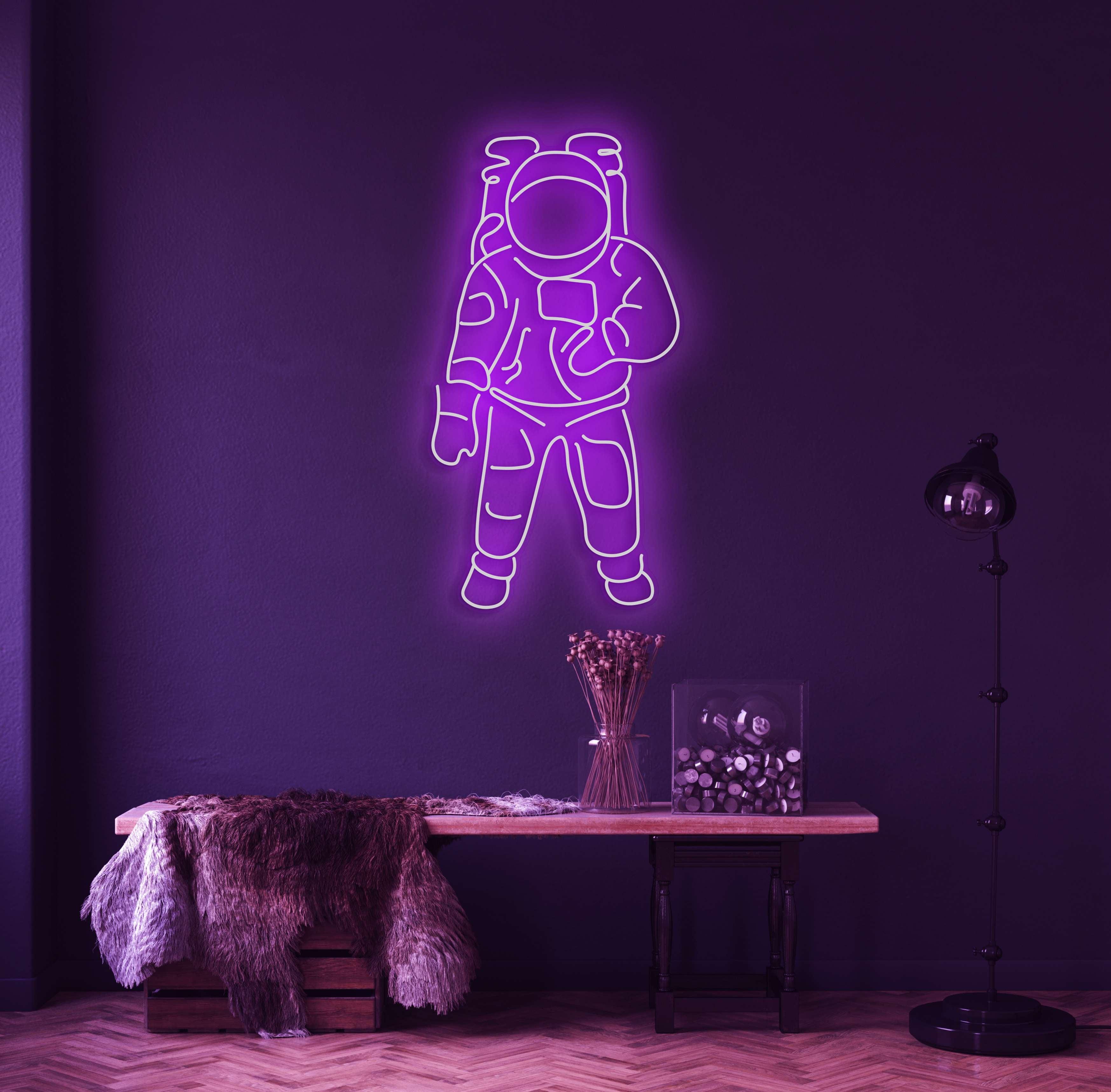 Astronaut Neon Sign - Image 9